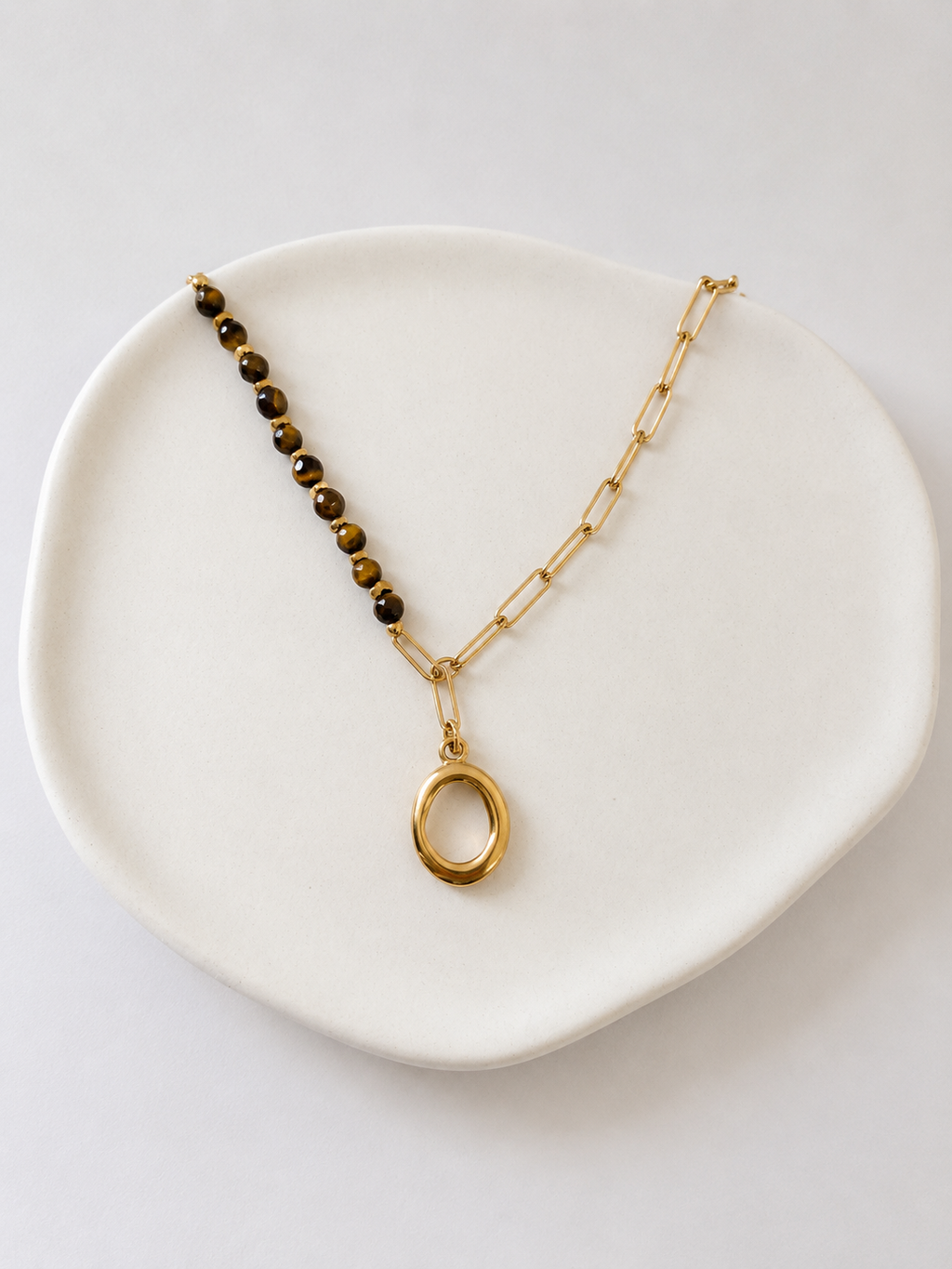 Collar Cuentas Marrón y Charm dorado