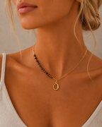 Collar Cuentas Marrón y Charm dorado